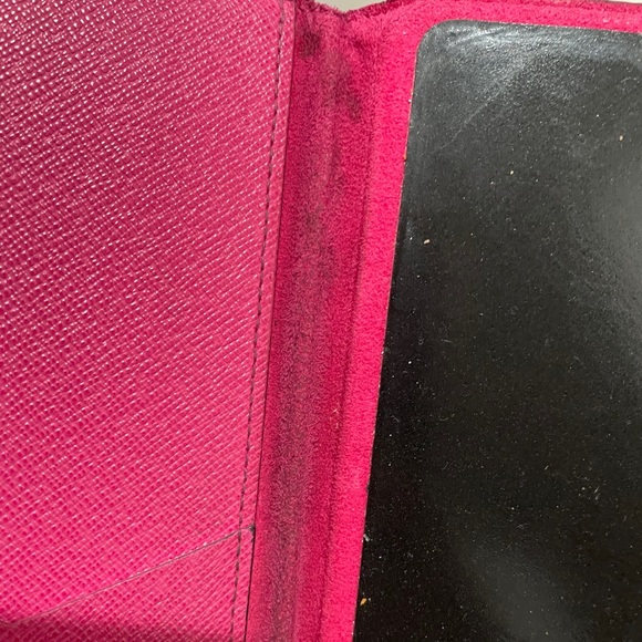 Louis Vuitton Iphone Case - Picture 12 of 13